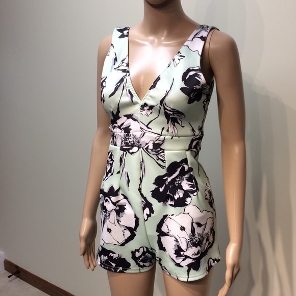 Boohoo Tropical Romper LAST CHANCE - Picture 2 of 5